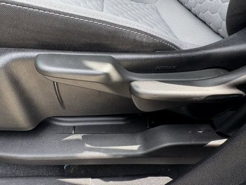 Used 2019 Chevrolet Equinox LS FWD image 28
