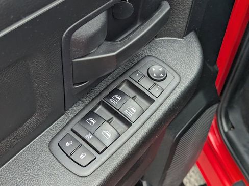 Used 2018 RAM 1500 ST w/ SXT Appearance Group image 26