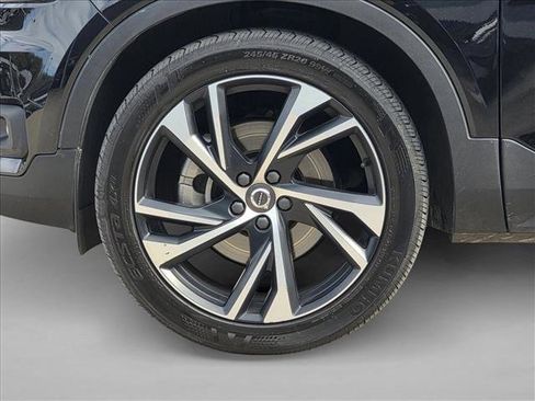 Used 2020 Volvo XC40 T5 R-Design w/ Protection Package Premier image 9