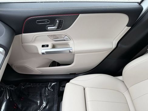 Certified 2025 Mercedes-Benz GLB 250 4MATIC image 38