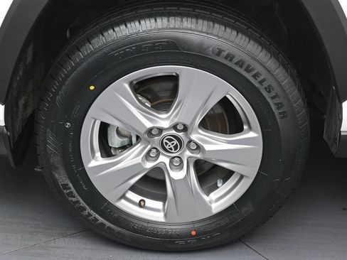 Used 2025 Toyota RAV4 XLE AWD/4WD image 36