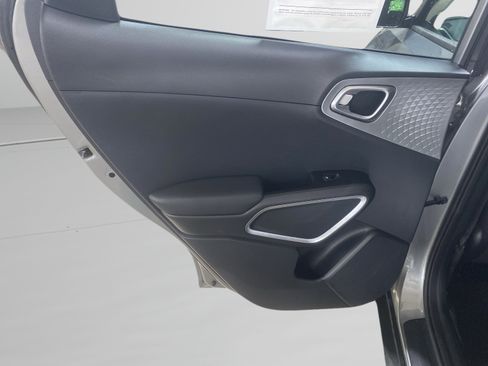 Used 2025 Kia Soul LX w/ LX Technology Package FWD image 9