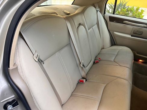Used 2007 Lincoln Town Car Signature Limited RWD image 72