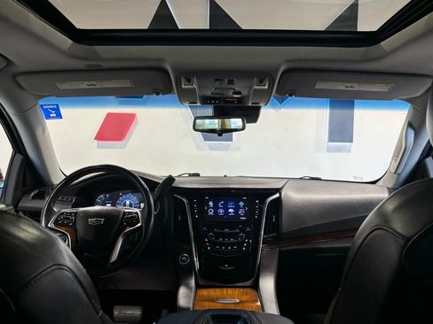 Used 2017 Cadillac Escalade Premium Luxury image 18