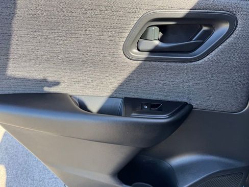 Used 2023 Nissan Rogue S image 22