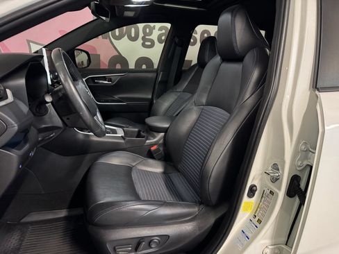 Used 2022 Toyota RAV4 XSE AWD/4WD image 17
