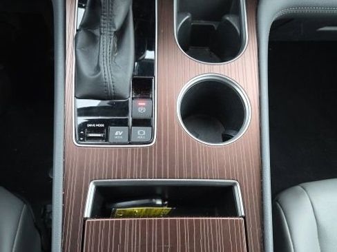 Used 2022 Toyota Sienna XLE image 18