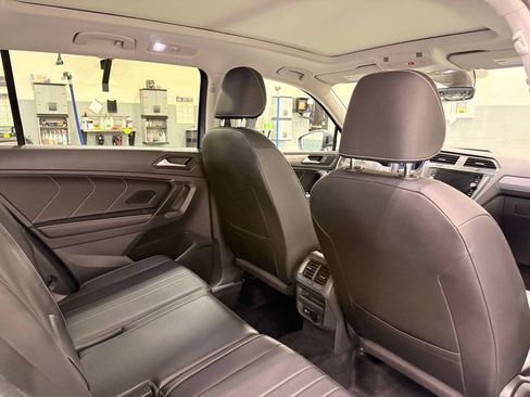 Used 2023 Volkswagen Tiguan SE w/ Panoramic Sunroof Package AWD/4WD image 26