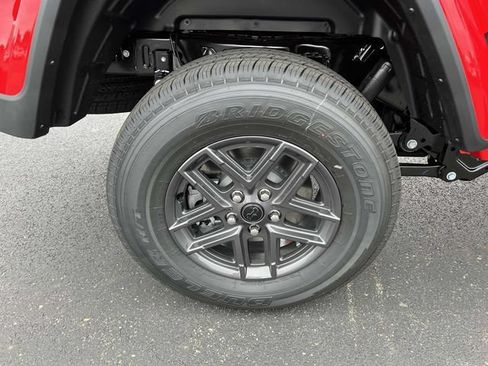 New 2025 Jeep Gladiator Sport AWD/4WD image 11