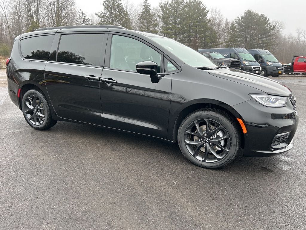 New 2026 Chrysler Pacifica Select w/ S Appearance Package AWD/4WD image 7
