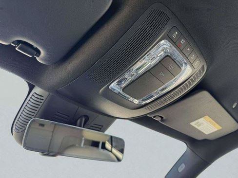 Used 2025 Mercedes-Benz GLB 250 image 30