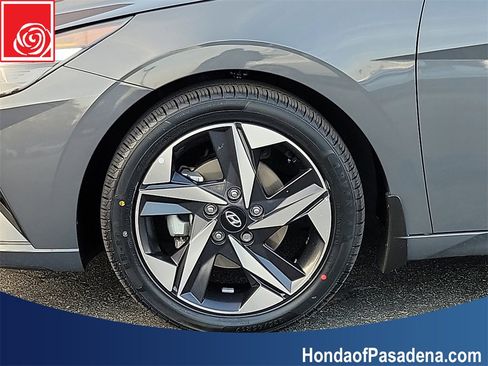 Used 2023 Hyundai Elantra SEL w/ Convenience Package image 31