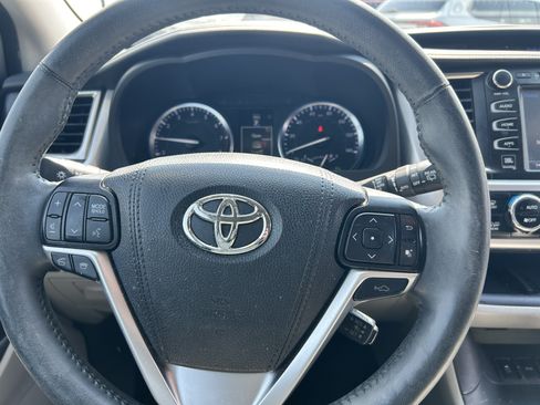 Used 2016 Toyota Highlander Limited Platinum AWD/4WD image 17
