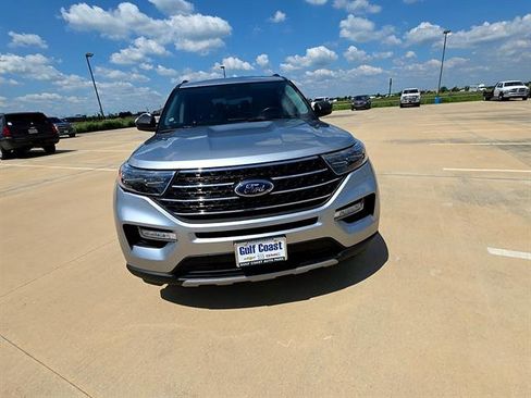 Used 2023 Ford Explorer XLT w/ Equipment Group 202A RWD image 4