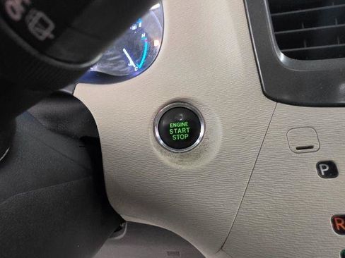 Used 2013 Toyota Sienna XLE FWD image 17