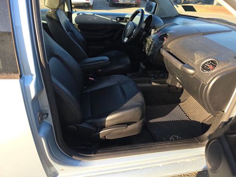 Used 2008 Volkswagen Beetle S image 4