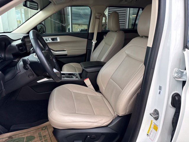 Used 2022 Ford Explorer Limited w/ Equipment Group 301A AWD/4WD image 17