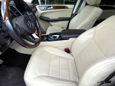Used 2017 Mercedes-Benz GLE 400 4MATIC image 9