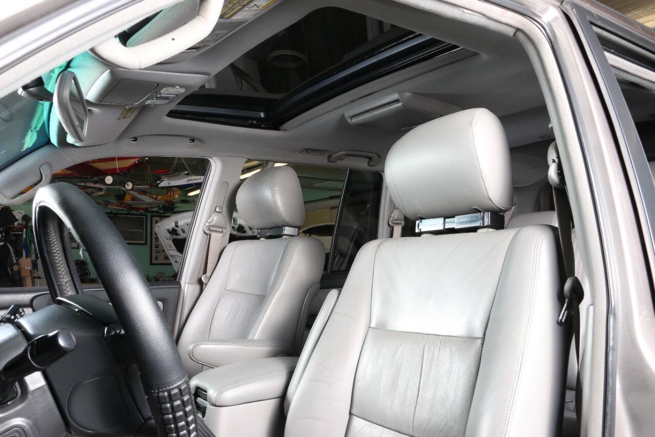 Used 2004 Toyota Land Cruiser AWD/4WD image 42