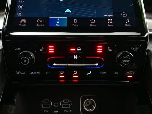 Used 2021 Jeep Grand Cherokee L Limited AWD/4WD image 23