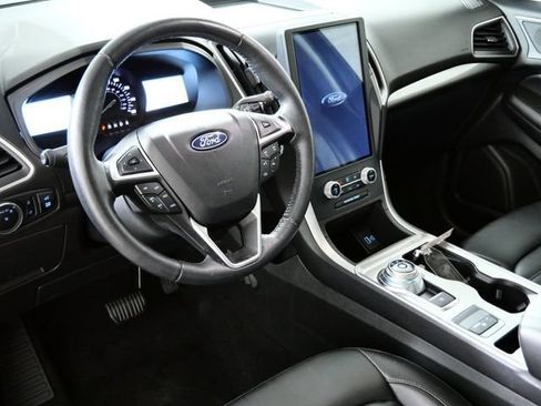 Certified 2023 Ford Edge SEL w/ Convenience Package AWD/4WD image 3