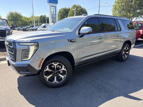 Used 2025 GMC Yukon XL AT4 w/ AT4 Premium Plus Package AWD/4WD image 6