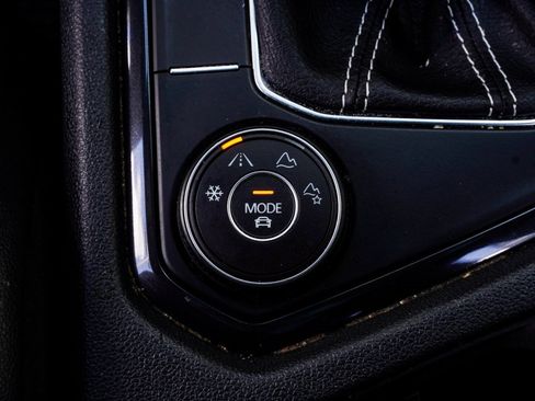 Used 2022 Volkswagen Tiguan SE R-Line image 19