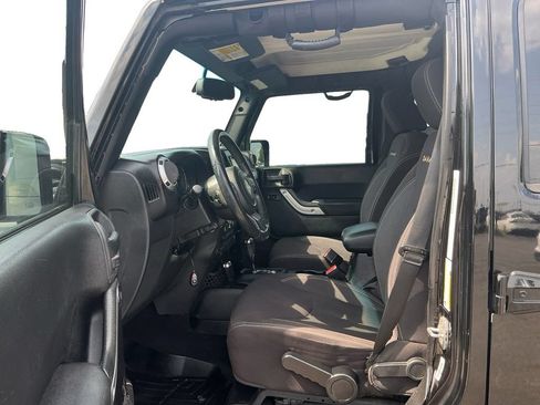 Used 2013 Jeep Wrangler Unlimited Sahara AWD/4WD image 14