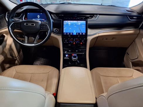 Used 2021 Jeep Grand Cherokee L Limited w/ Luxury Tech Group II image 18