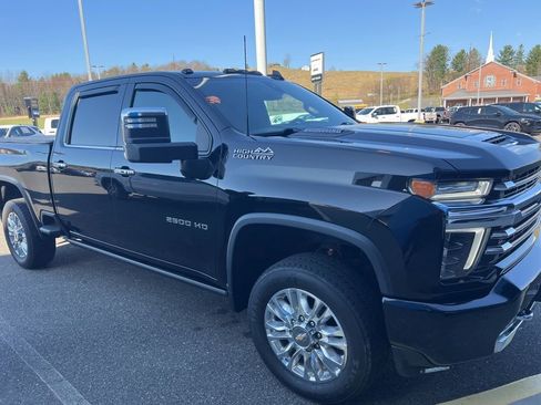 Used 2022 Chevrolet Silverado 2500 High Country w/ Safety Package II image 9