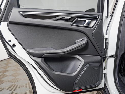 Certified 2026 Porsche Macan AWD/4WD image 30