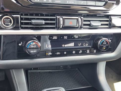 Used 2024 Nissan Pathfinder SV FWD image 19