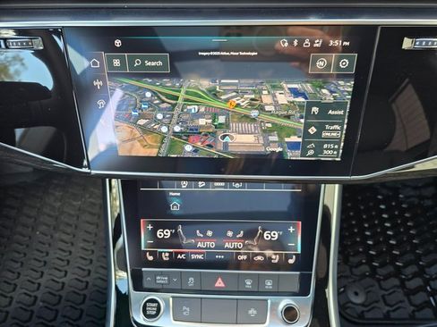 Used 2025 Audi Q8 Premium Plus image 33