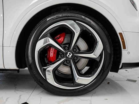 Certified 2022 Bentley Bentayga image 14