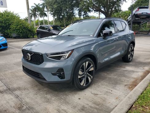Certified 2023 Volvo XC40 B5 Plus w/ Climate Package AWD/4WD image 3