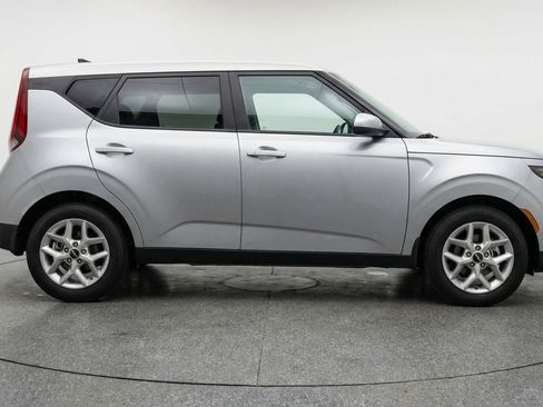 Used 2025 Kia Soul LX w/ LX Technology Package image 11