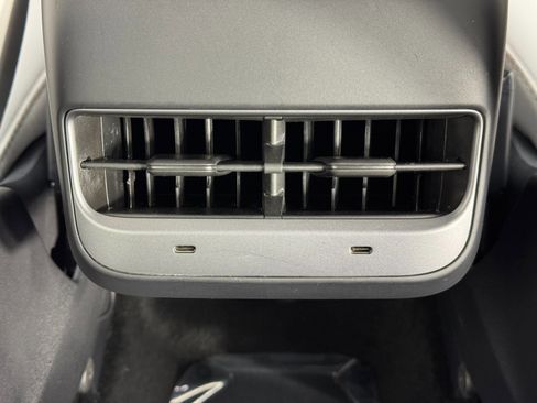 Used 2021 Tesla Model Y Long Range image 35