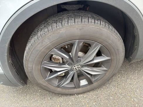 Used 2022 Volkswagen Tiguan SE image 23