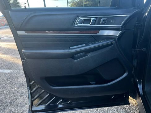 Used 2017 Ford Explorer Platinum AWD/4WD image 14