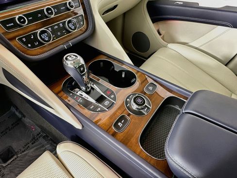 Used 2023 Bentley Bentayga Extended Wheelbase AWD/4WD image 16