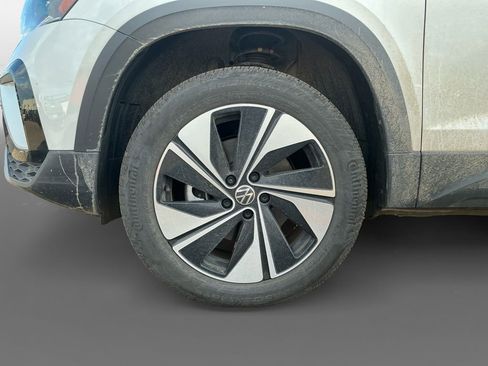 Used 2024 Volkswagen Taos SE w/ Panoramic Sunroof Package image 14