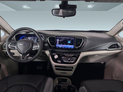 Used 2024 Chrysler Pacifica Touring-L FWD image 14