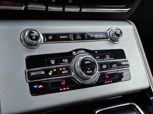 Certified 2024 Lincoln Aviator AWD w/ Premium Package image 18