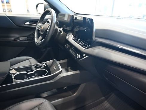 Used 2026 Chevrolet Equinox LT w/ Convenience Package II FWD image 13