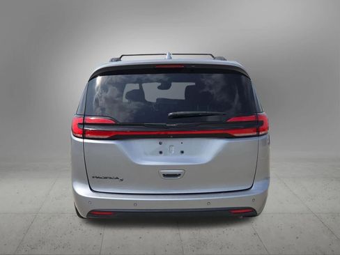 Used 2021 Chrysler Pacifica Touring w/ S Appearance Package FWD image 5