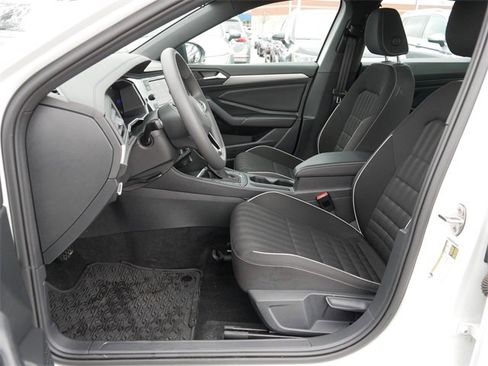 Certified 2022 Volkswagen Jetta Sport image 13