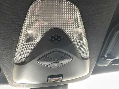 Used 2022 Toyota C-HR XLE image 24