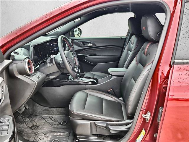 Used 2024 Chevrolet Trax RS w/ Sunroof Package FWD image 16