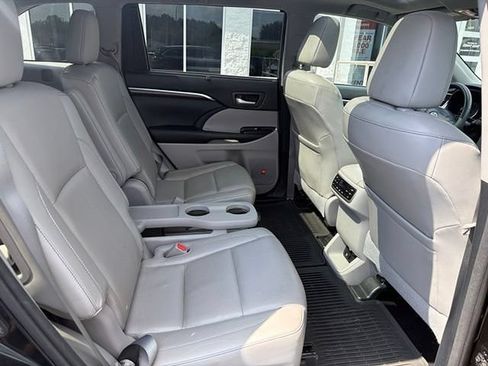 Used 2015 Toyota Highlander Limited Platinum AWD/4WD image 14