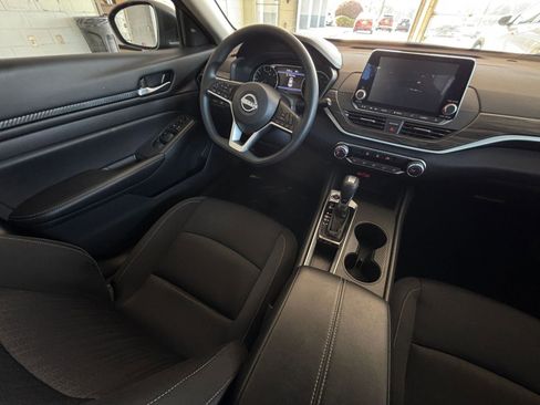 Used 2025 Nissan Altima 2.5 SV image 36